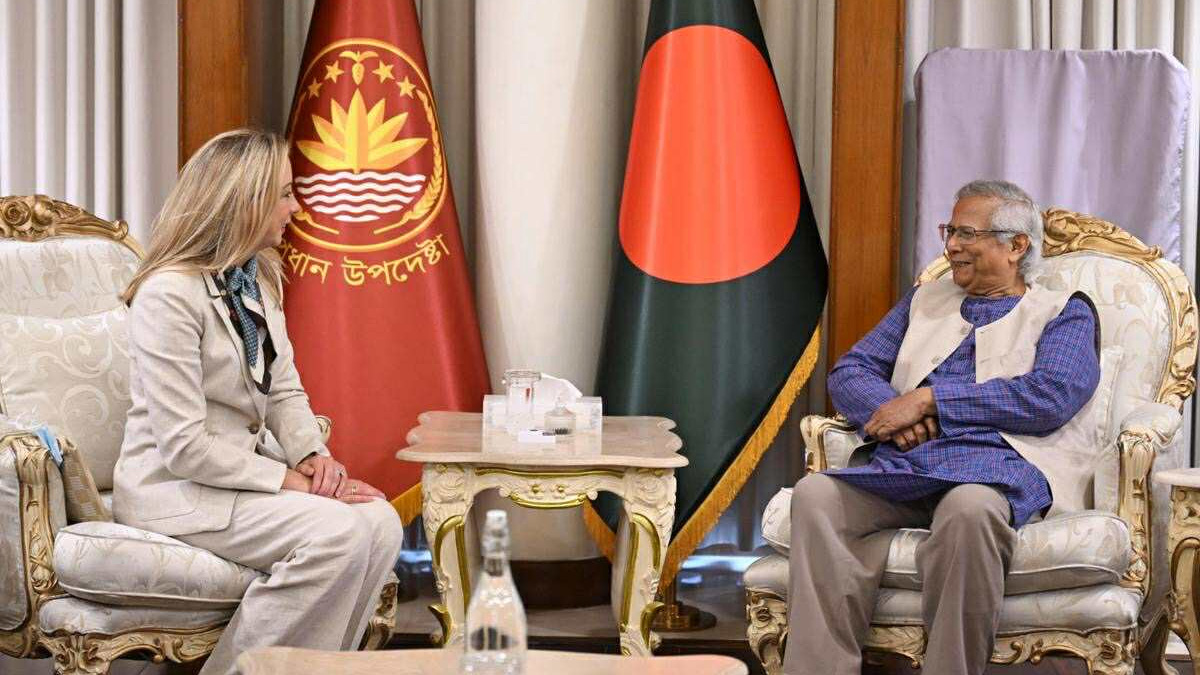 প্রধান উপদেষ্টার সঙ্গে স্পেসএক্সের ভাইস প্রেসিডেন্টের সাক্ষাৎ