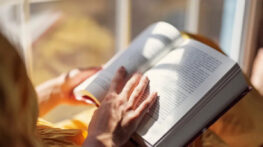 আত্মবিশ্বাস, দৃষ্টিভঙ্গি ও ব্যক্তিত্ব গড়তে পড়তে পারেন এই ছয়টি বই