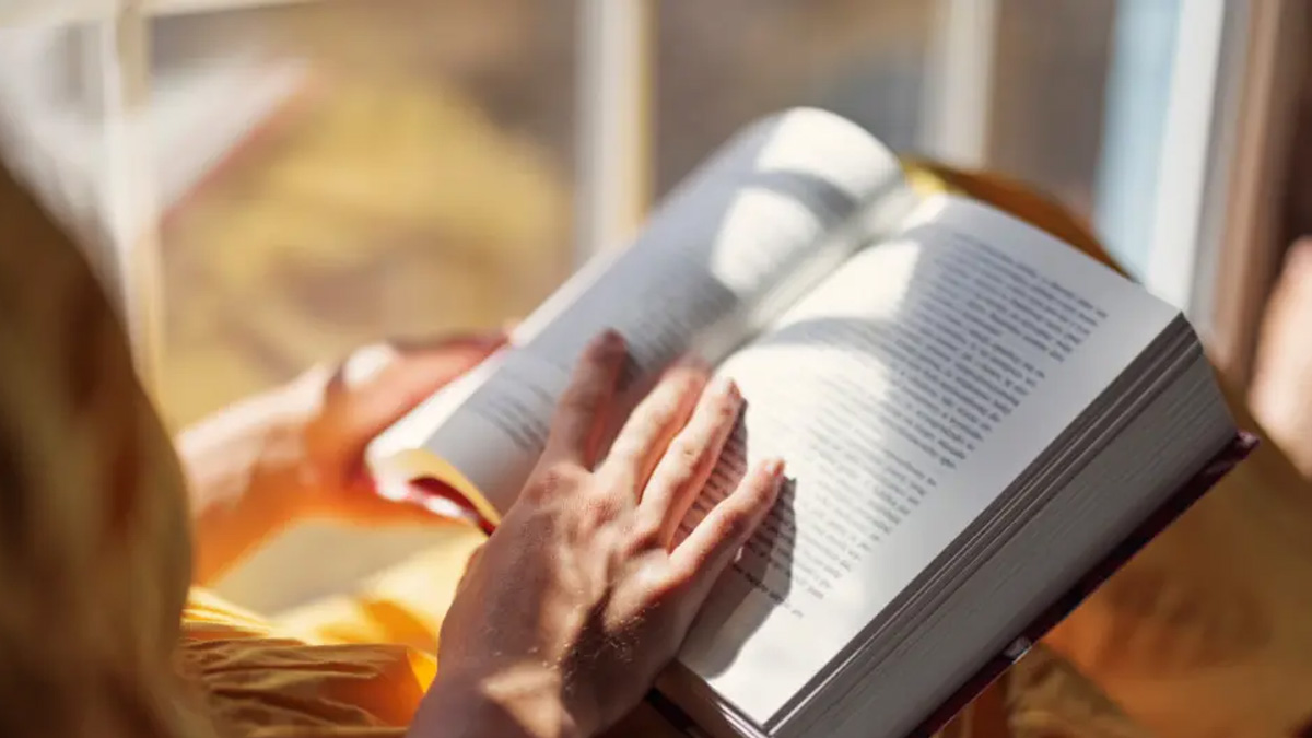 আত্মবিশ্বাস, দৃষ্টিভঙ্গি ও ব্যক্তিত্ব গড়তে পড়তে পারেন এই ছয়টি বই