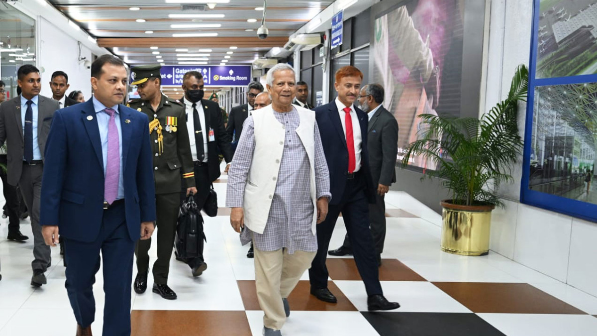 দেশে ফিরেছেন প্রধান উপদেষ্টা