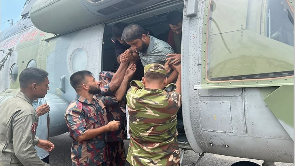 হাতিকে বাঁচাতে গিয়ে চিকিৎসকেরা আহত, হেলিকপ্টারে আনা হলো ঢাকায়