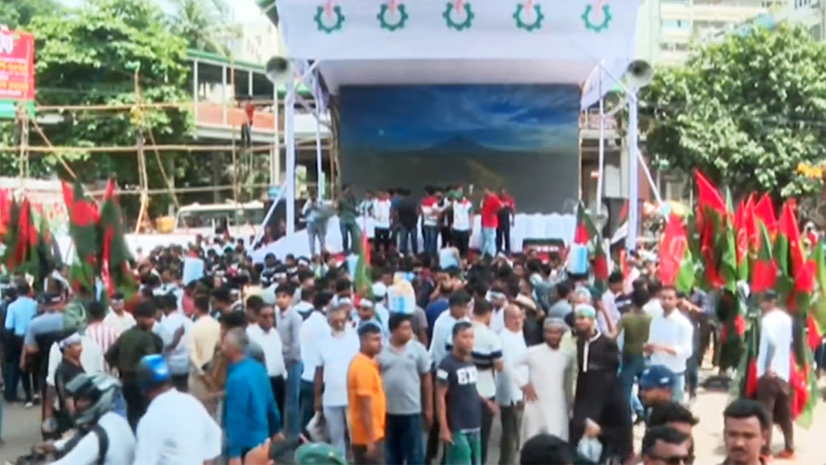 ছাত্রদলের সমাবেশ: প্রস্তত মঞ্চ, জড়ো হচ্ছে নেতাকর্মীরা