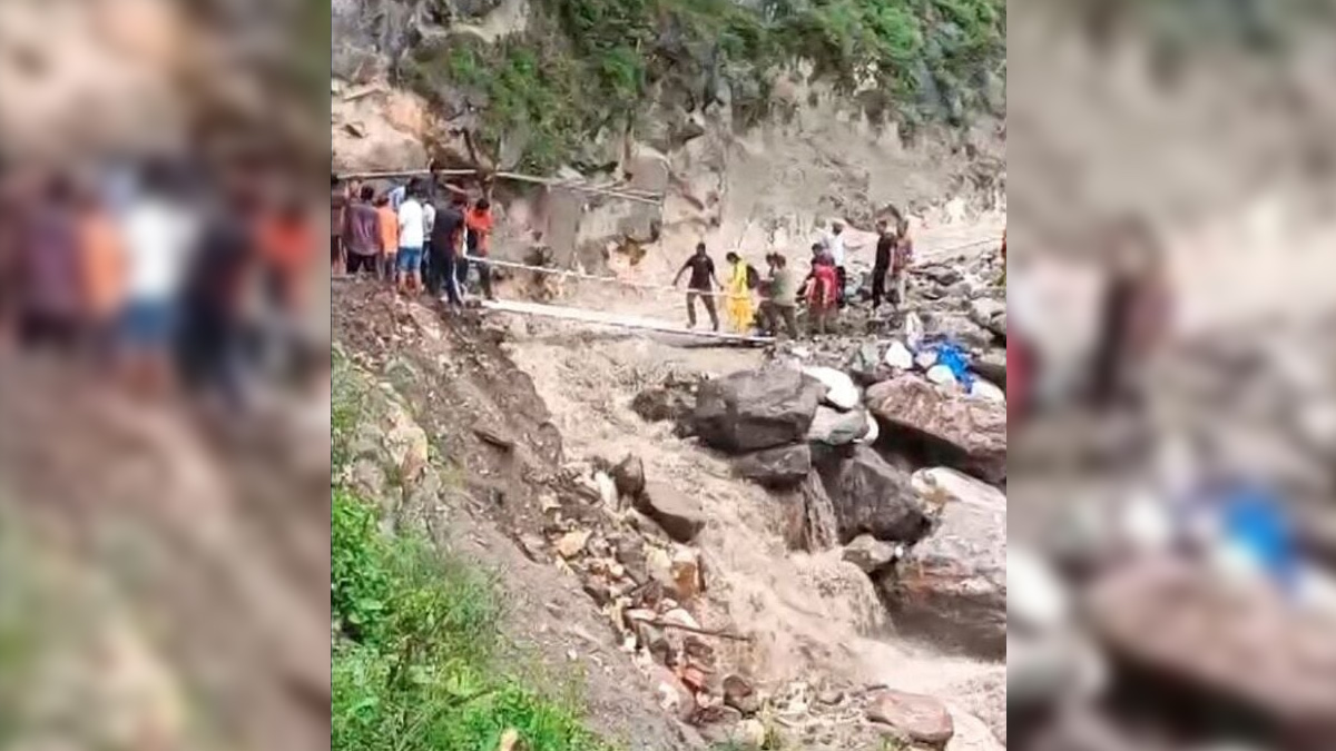 কাশ্মিরে ভয়াবহ বৃষ্টি আর ঢল, মাছেল মাতা যাত্রায় অন্তত ১২ জনের মৃত্যু