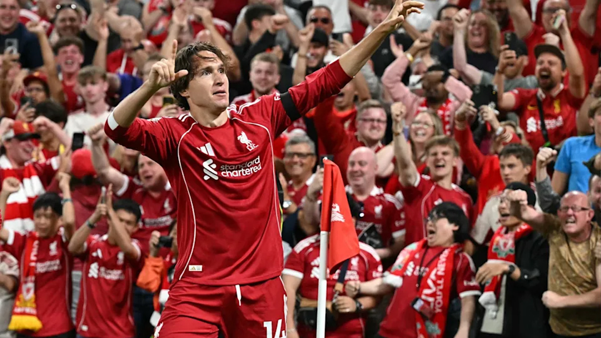 জয় দিয়ে মৌসুম শুরু লিভারপুলের, জোতাকে স্মরণ