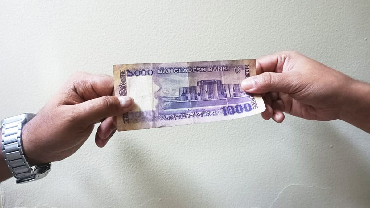 বন্ধু টাকা ধার চাইছে, সম্পর্ক ঠিক রেখে যেভাবে ‘না’ বলবেন