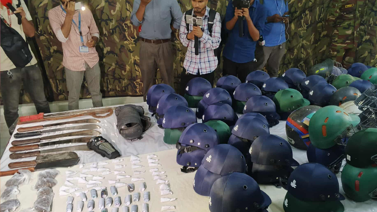 মোহাম্মদপুরে জেনেভা ক্যাম্পে যৌথবাহিনীর অভিযান