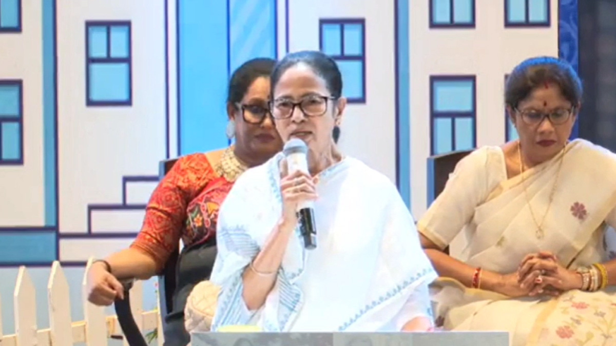 ভারতে বাংলাভাষীদের হেনস্তার তীব্র সমালোচনা করলেন মমতা