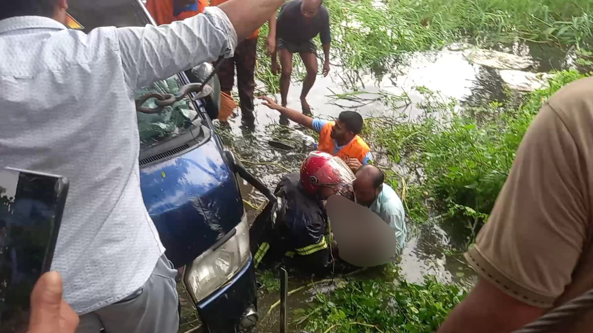 মাইক্রোবাস খালে পড়ে ৭ জন নিহতের ঘটনায় সেই চালকের বিরুদ্ধে মামলা