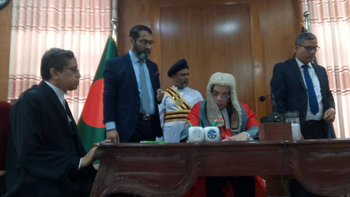 শপথ নিলেন হাইকোর্টে নবনিযুক্ত ২৫ বিচারপতি