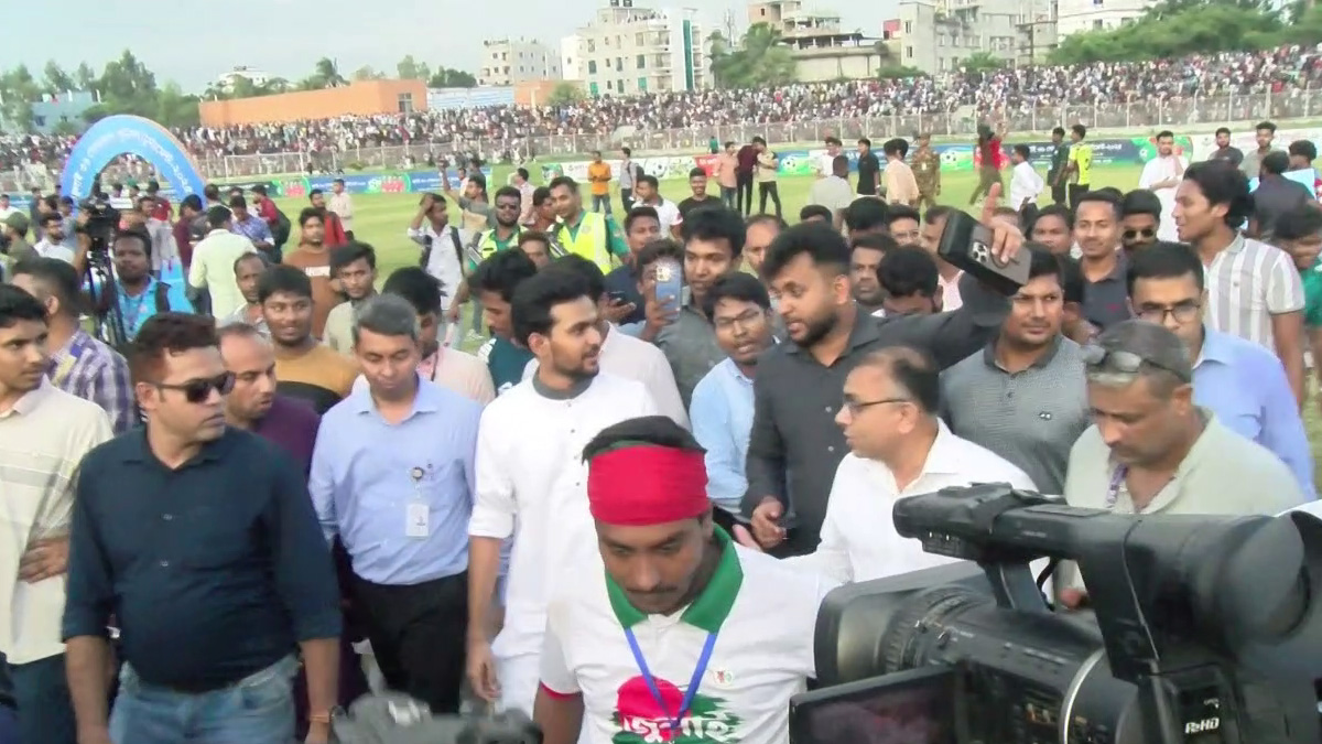 রংপুরে আন্তর্জাতিক মানের স্টেডিয়াম তৈরির আশ্বাস ক্রীড়া উপদেষ্টার