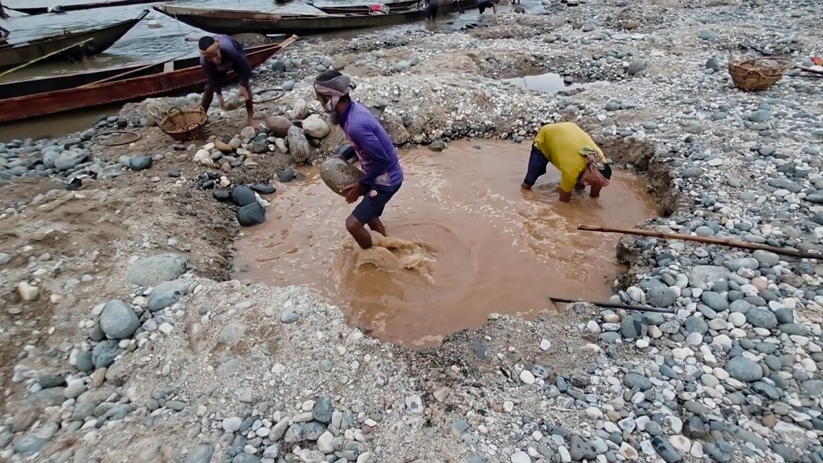 সিলেটে সাদা পাথর লুট: তদন্ত করে দ্রুত ব্যবস্থা নিতে হাইকোর্টে রিট
