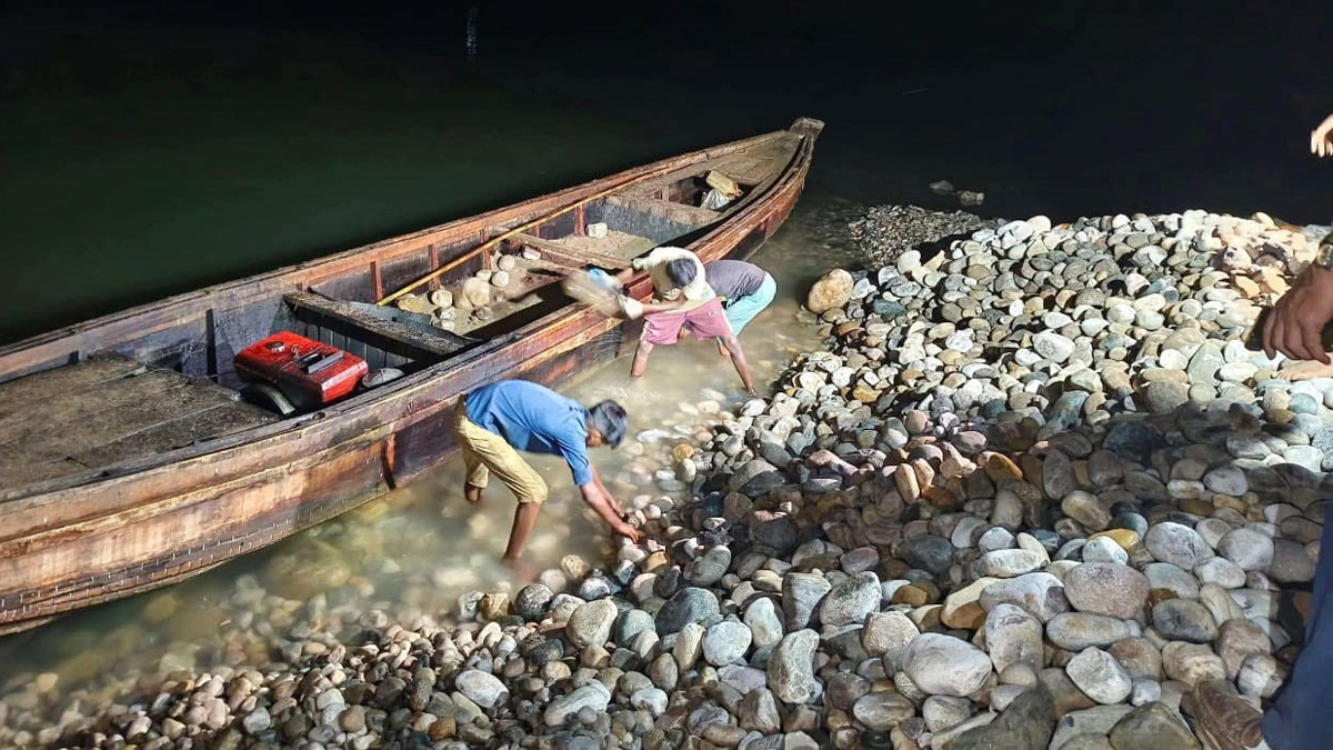 সিলেটে সাদাপাথর লুটের ঘটনায় গ্রেফতার ৫