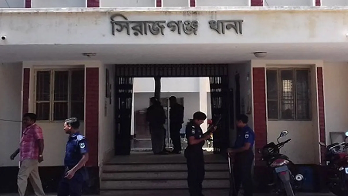 মাঝনদীতে পিটিয়ে ২ জনকে হত্যা