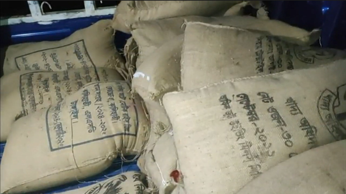 টাঙ্গাইলে যৌথবাহিনীর অভিযানে খাদ্যবান্ধব কর্মসূচির ৩ টন চাল উদ্ধার