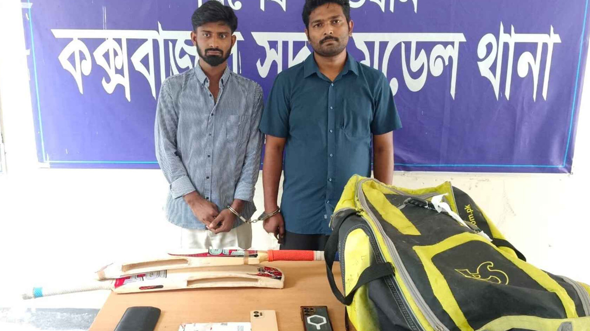 ক্রিকেট ব্যাটে ইয়াবা পাচার, কক্সবাজার বিমানবন্দরে আটক ২