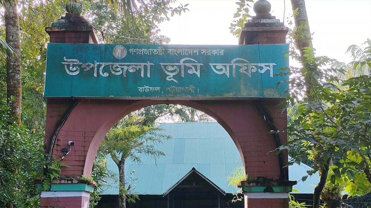 ভূমি অফিসে ঘুষ চাওয়ার অভিযোগ, ব্যাপক বাকবিতণ্ডা