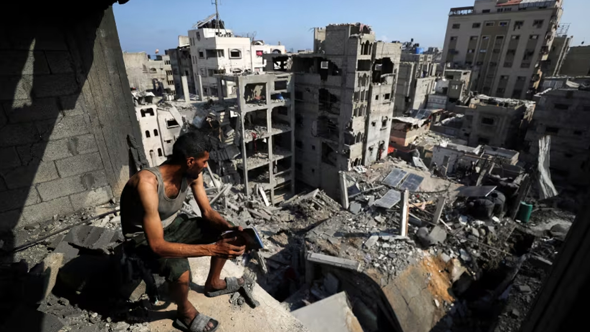 ইসরায়েলের হামলায় ‘মৃতদের শহরে’ পরিণত হয়েছে গাজা