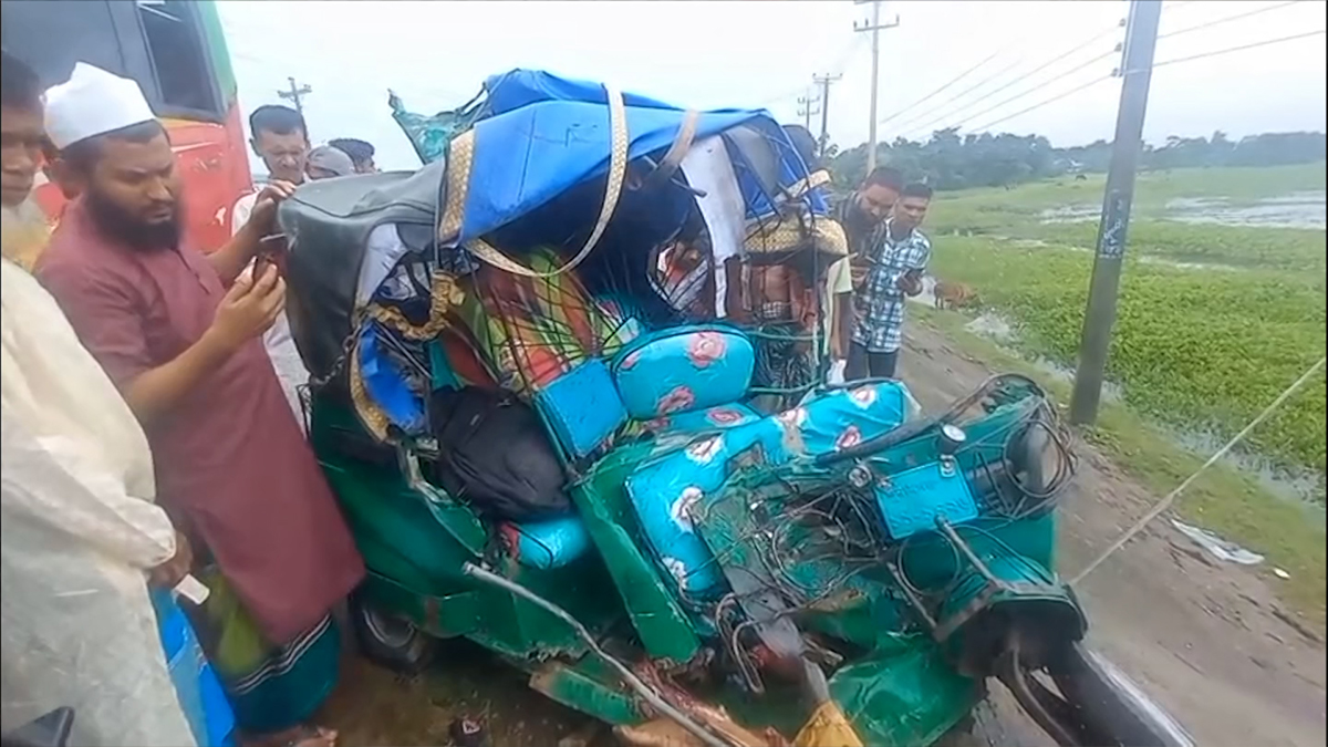 সুনামগঞ্জে বাস-সিএনজির মুখোমুখি সংঘর্ষে নিহত ৩