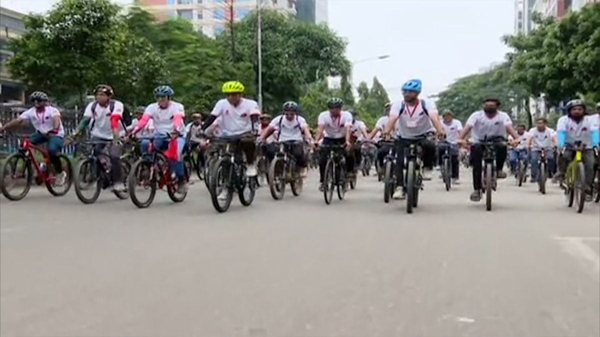 গণঅভ্যুত্থান স্মরণে ডিএসসিসির সাইকেল র্যালি