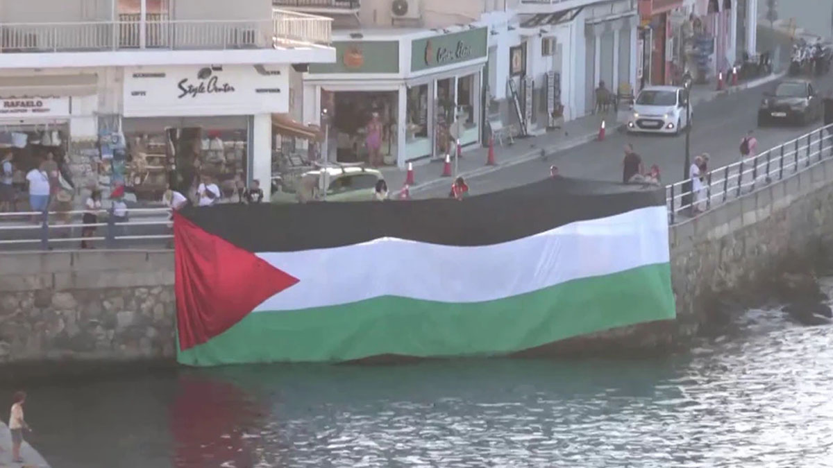 ইসরায়েলি জাহাজের যাত্রা আটকে দিয়েছে গ্রীসের ফিলিস্তিনপন্থী বিক্ষোভকারীরা