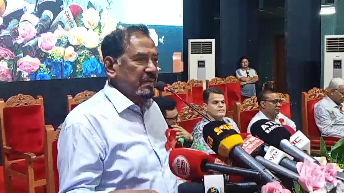 বিশ্বে অনির্বাচিত কারও দ্বারা সংবিধান সংশোধনের নজির নেই: হাফিজ উদ্দিন