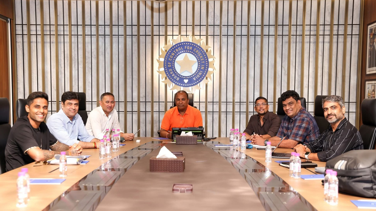 ভারতীয় সিলেক্টররা কয়টা ছয় মেরেছেন?