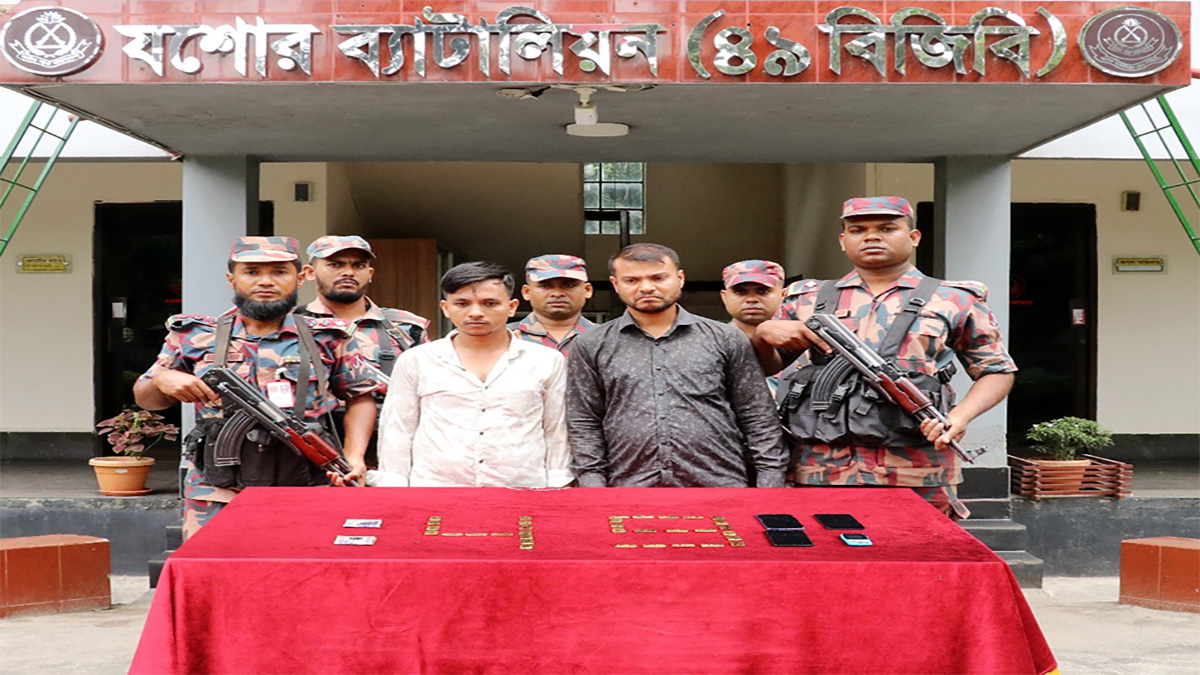 যশোরে ৩৬টি স্বর্ণের বারসহ ৩ পাচারকারী আটক