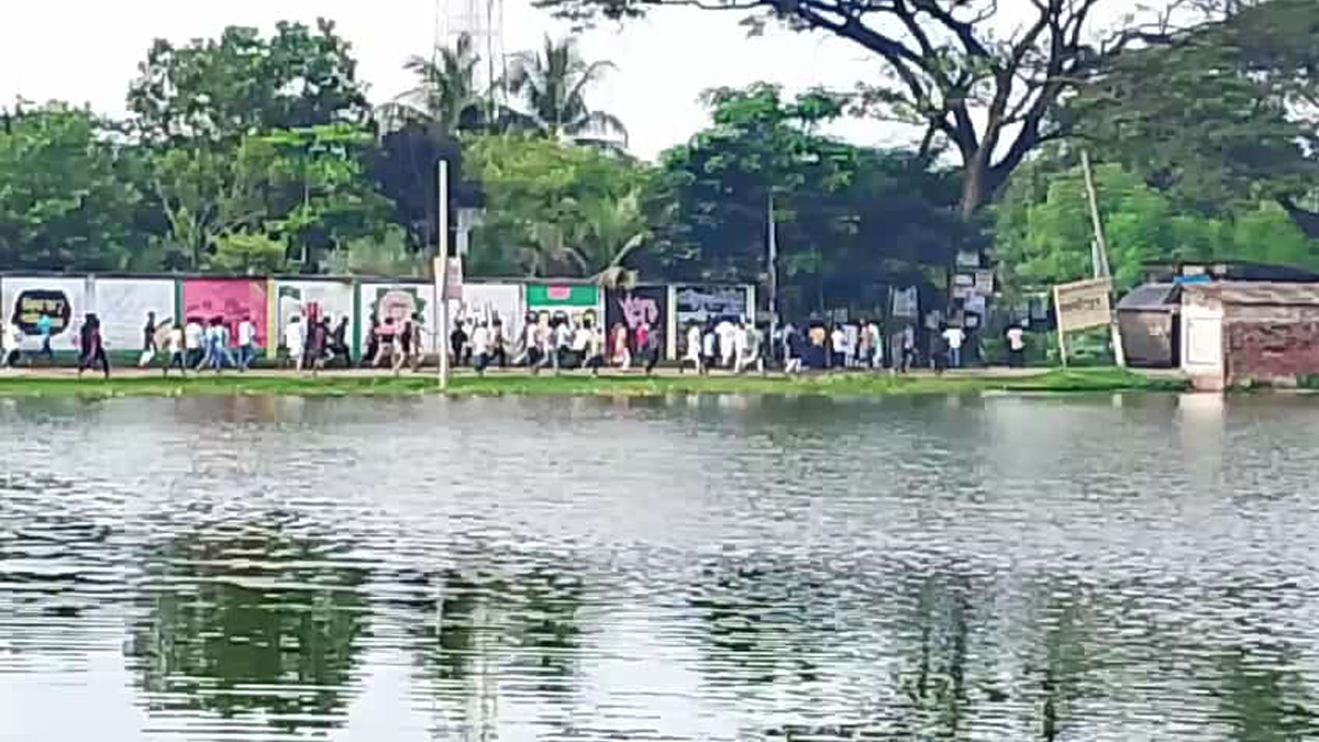 জয়পুরহাট সরকারি কলেজে ছাত্রদলের কাউন্সিলকে ঘিরে সংঘর্ষ, পুলিশসহ আহত ৭