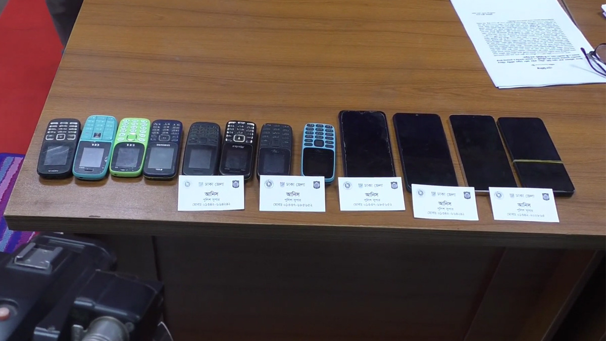 কেরানীগঞ্জে পুলিশ পরিচয়ে প্রতারণার অভিযোগে গ্রেফতার ৩