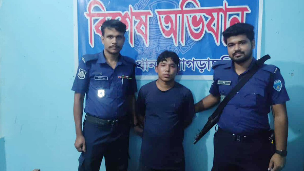 খাগড়াছড়ির গুইমারায় অস্ত্রসহ ইউপিডিএফ’র কালেক্টর আটক