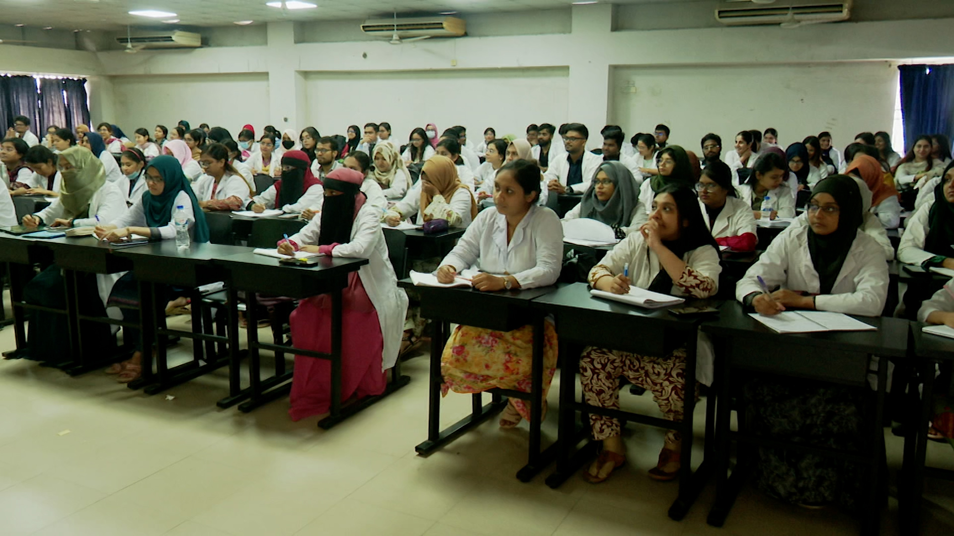বেসরকারি মেডিকেল: মানে পিছিয়ে থাকা কলেজে ভর্তির আগ্রহ কমেছে