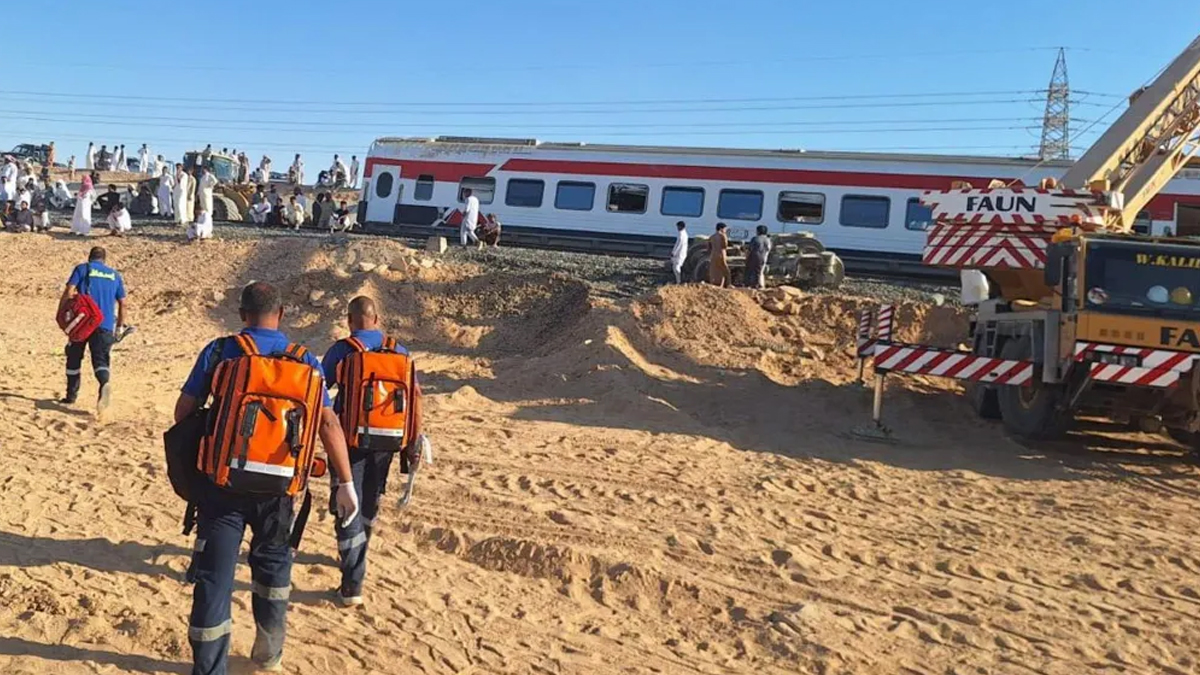 মিসরে ভয়াবহ ট্রেন দুর্ঘটনায় নিহত ৩, আহত শতাধিক