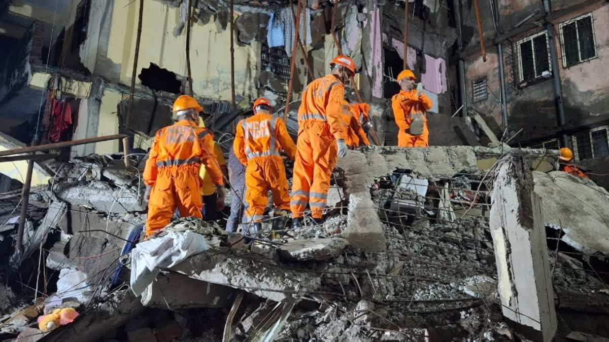 মহারাষ্ট্রে বহুতল ভবন ধসে মৃত ১৫