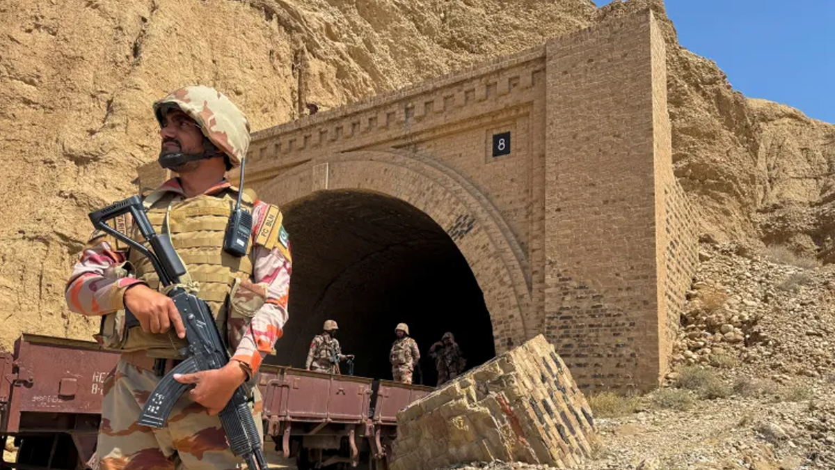 আফগান সীমান্তে ৩৩ জন সন্ত্রাসীকে হত্যা করার দাবি পাকিস্তানি সেনাদের