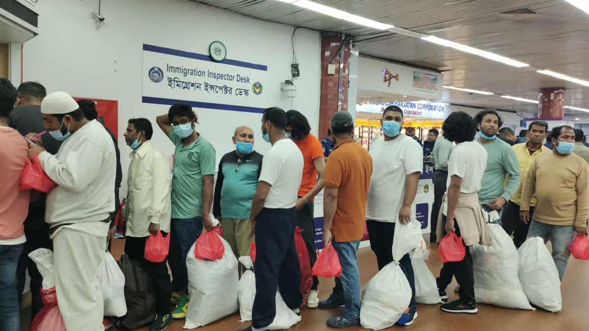 ৩৯ বাংলাদেশিকে মার্কিন সামরিক বিমানে ফেরত পাঠালো যুক্তরাষ্ট্র