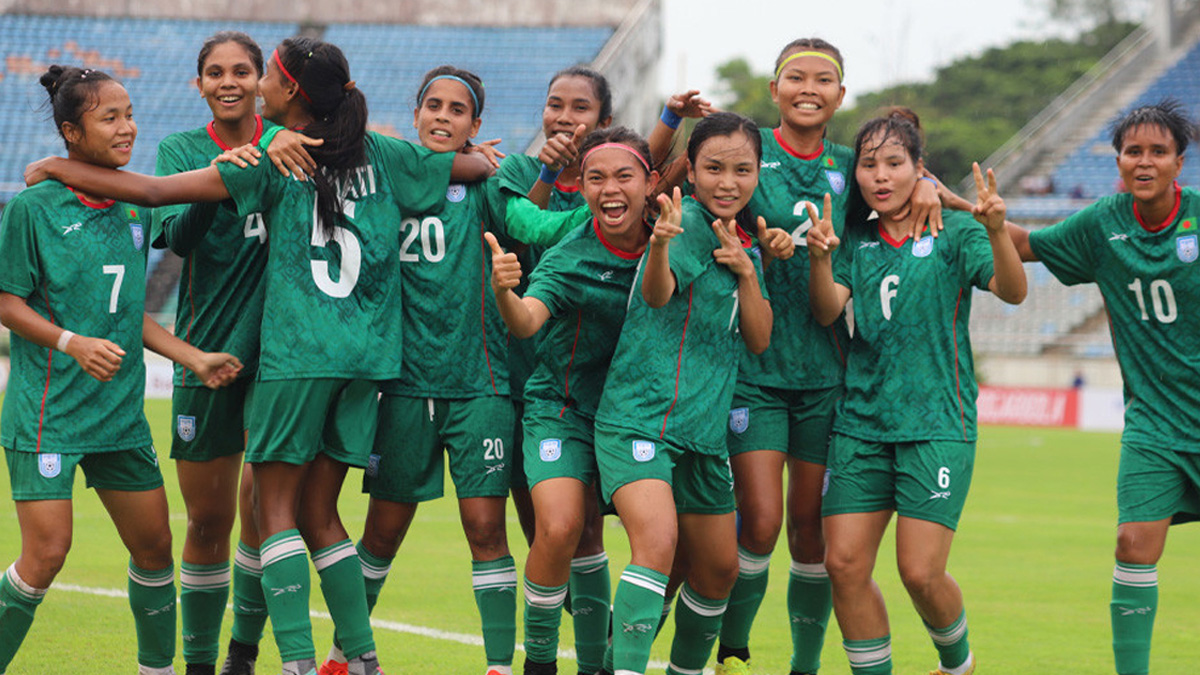 ফিফা র্যাংকিংয়ে ২৪ ধাপ এগিয়ে ১০৪ নম্বরে নারী ফুটবল দল