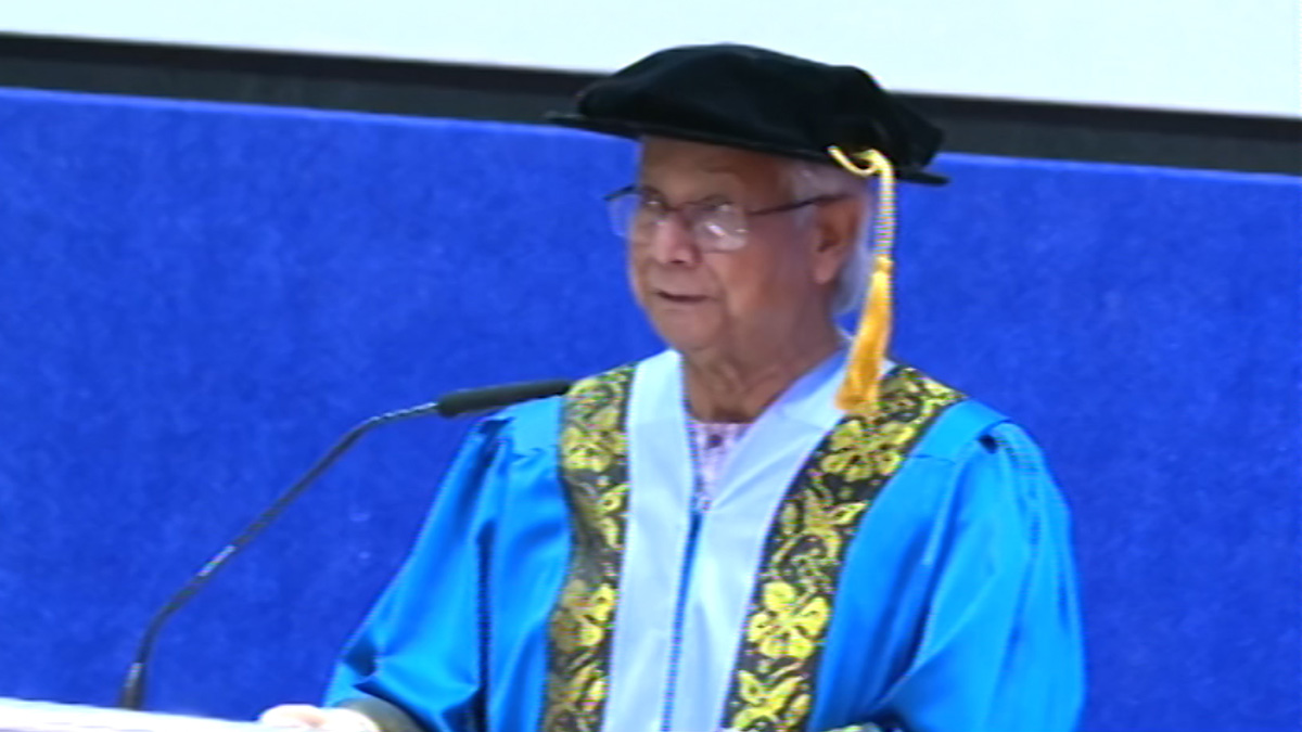 প্রধান উপদেষ্টাকে ডক্টরেট ডিগ্রি প্রদান মালয়েশিয়ার কেবাংসান ইউনিভার্সিটির