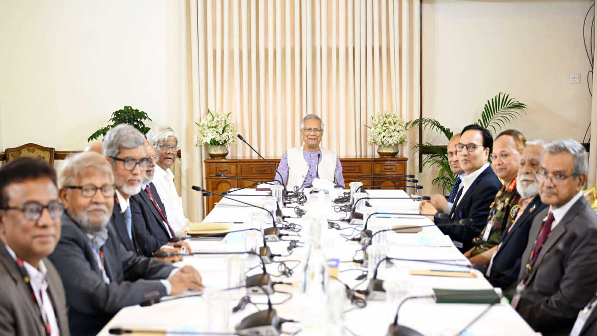 নির্ধারিত ছয় মাসের আগেই নতুন বেতন কাঠামো চূড়ান্ত হবে: প্রধান উপদেষ্টাকে কমিশন চেয়ারম্যান