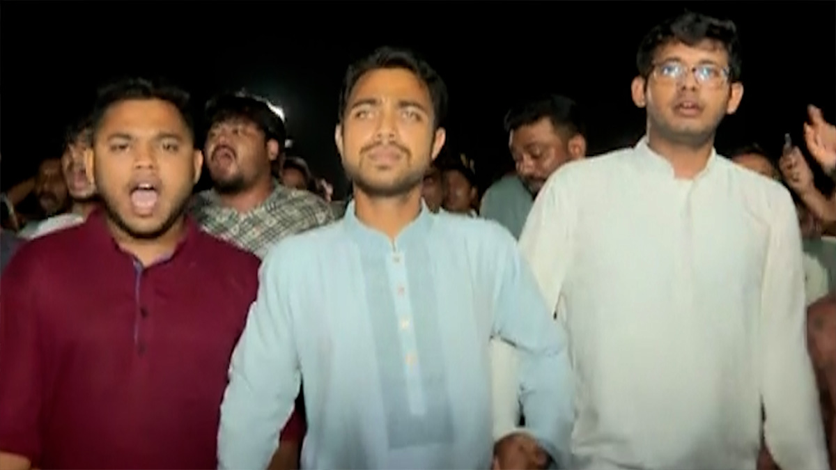 জাকসু নির্বাচন বর্জনের পর ক্যাম্পাসে ছাত্রদলের বিক্ষোভ মিছিল