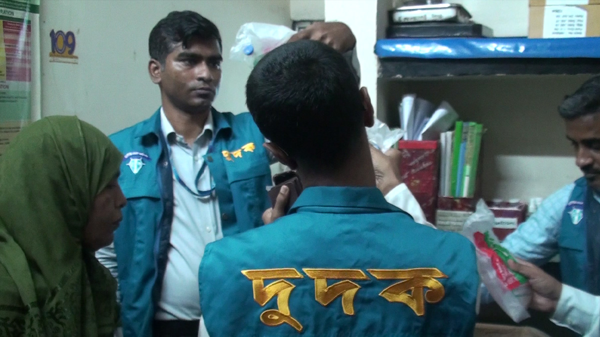 যশোর জেনারেল হাসপাতালে দুদকের অভিযান, প্রমাণ মিলেছে নিম্ন মানের খাবার সরবরাহের