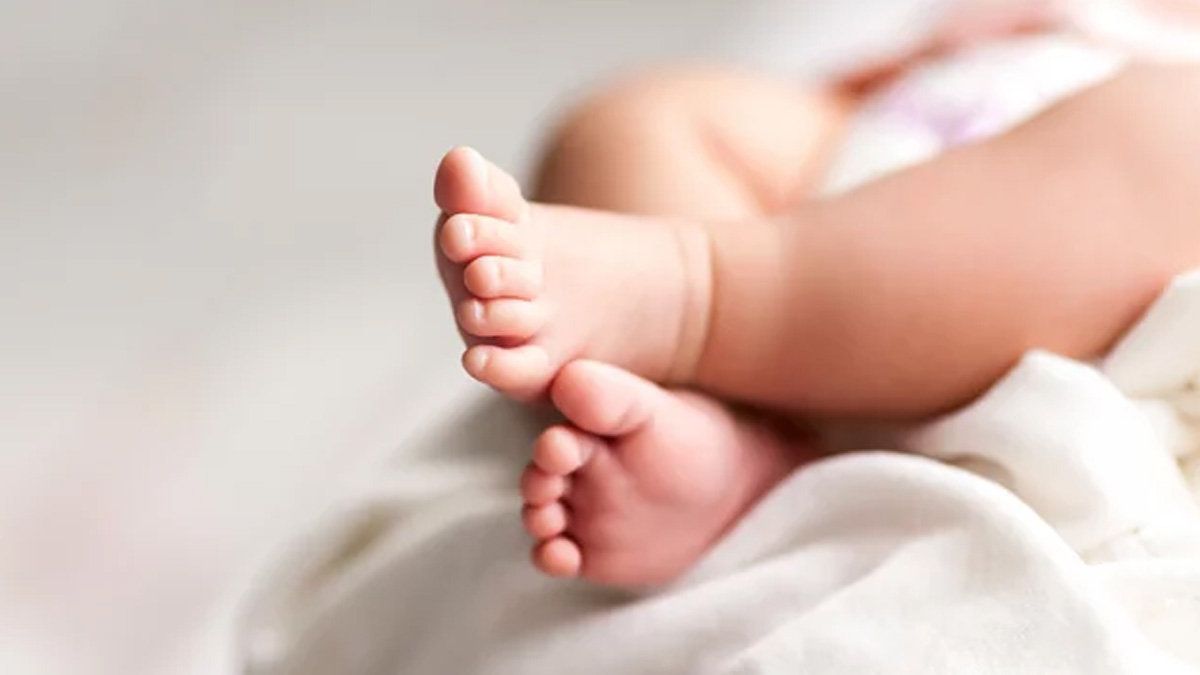 খুলনায় হাসপাতাল থেকে চুরির ৭ ঘণ্টা পর নবজাতক উদ্ধার