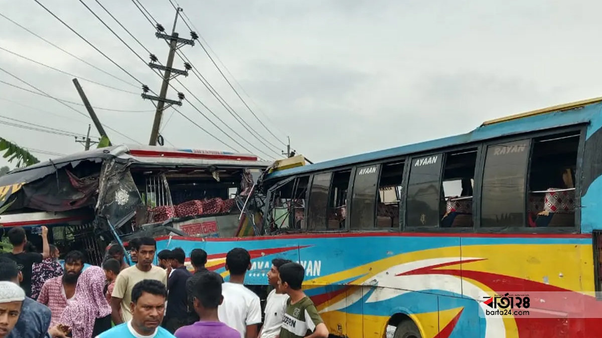 ময়মংসিংহের ভালুকায় দুই বাসের মুখোমুখি সংঘর্ষে নিহত ২
