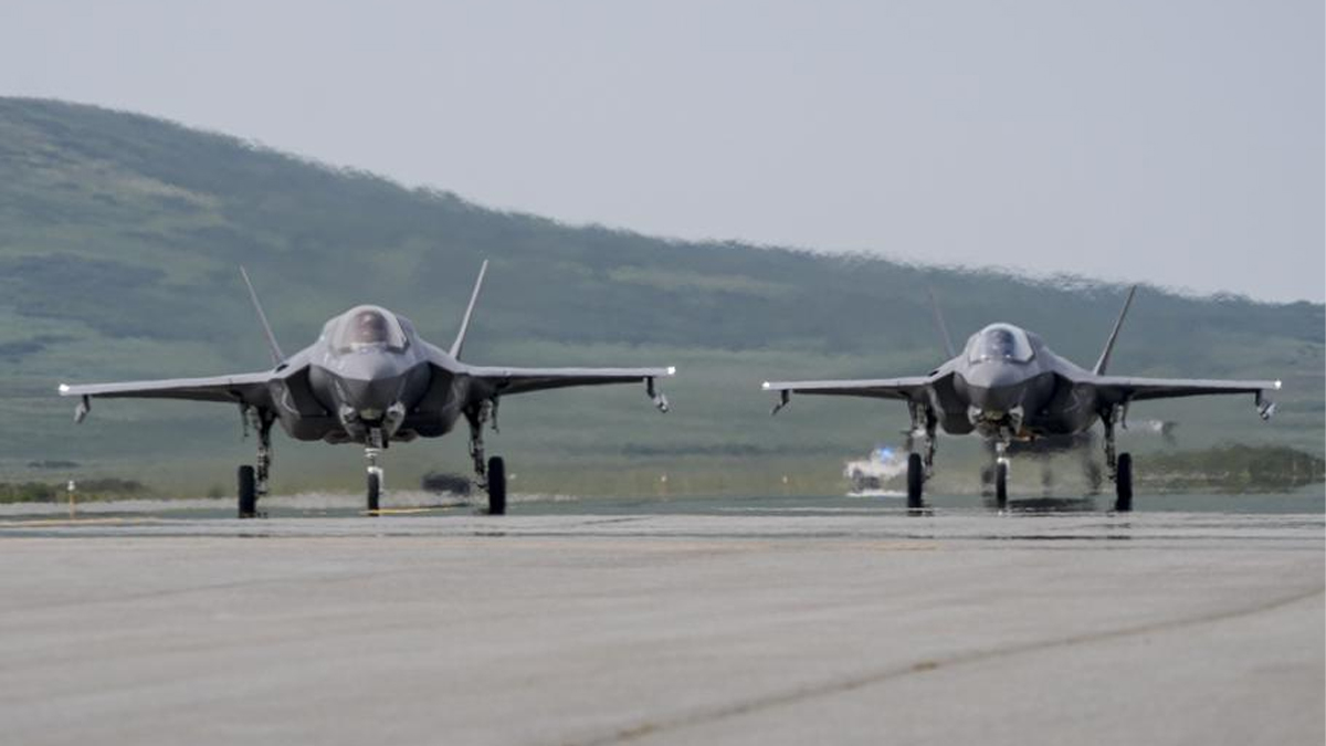 যুক্তরাষ্ট্র-ভেনেজুয়েলার উত্তেজনা চরমে, এফ-৩৫ যুদ্ধবিমান মোতায়ন ওয়াশিংটনের