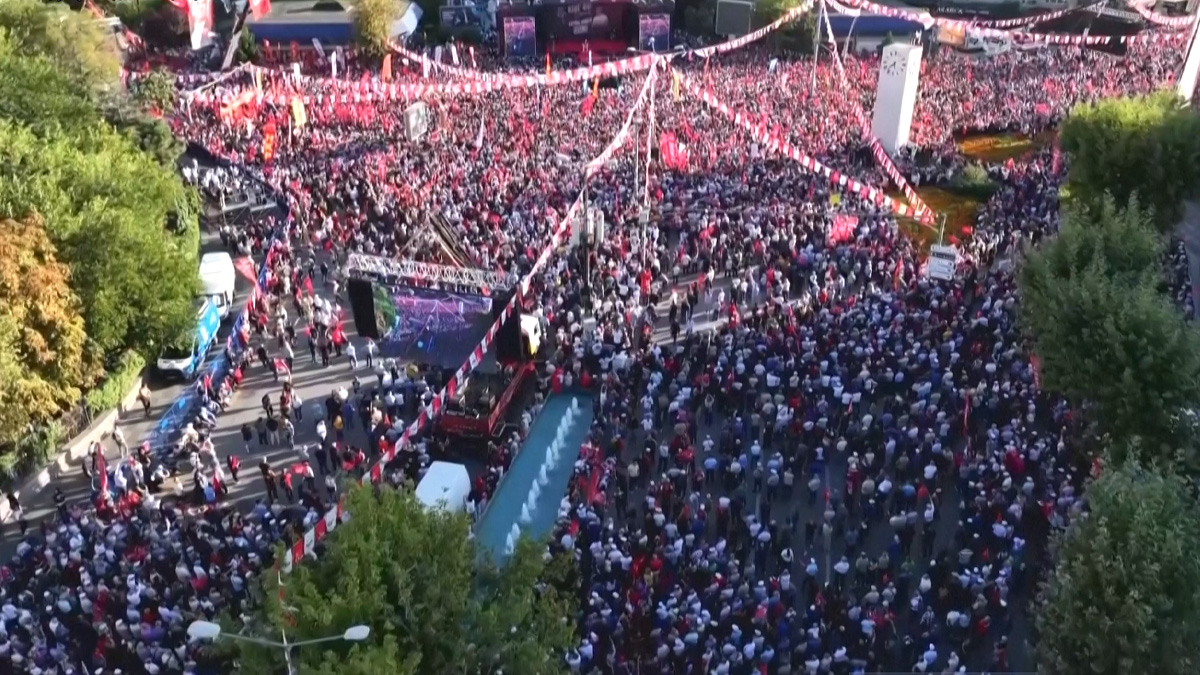 এরদোগানের পদত্যাগের দাবিতে উত্তাল আঙ্কারা