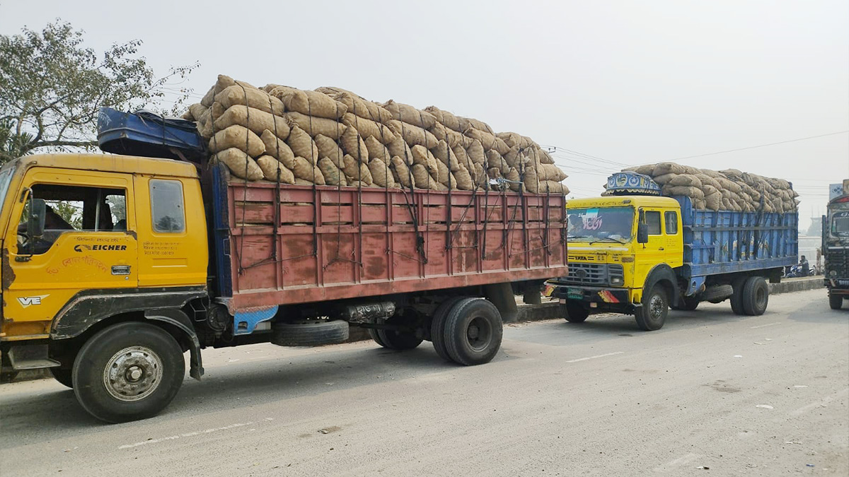 বাংলাবান্ধা স্থলবন্দর দিয়ে একদিনে নেপালে রফতানি ৫৯০ টন পাট ও ৮৪ টন আলু