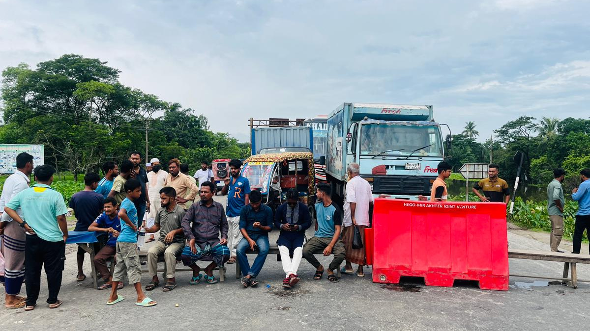 আসন বিন্যাসের প্রতিবাদ: ব্রাহ্মণবাড়িয়ায় ঢাকা-সিলেট মহাসড়ক অবরোধ