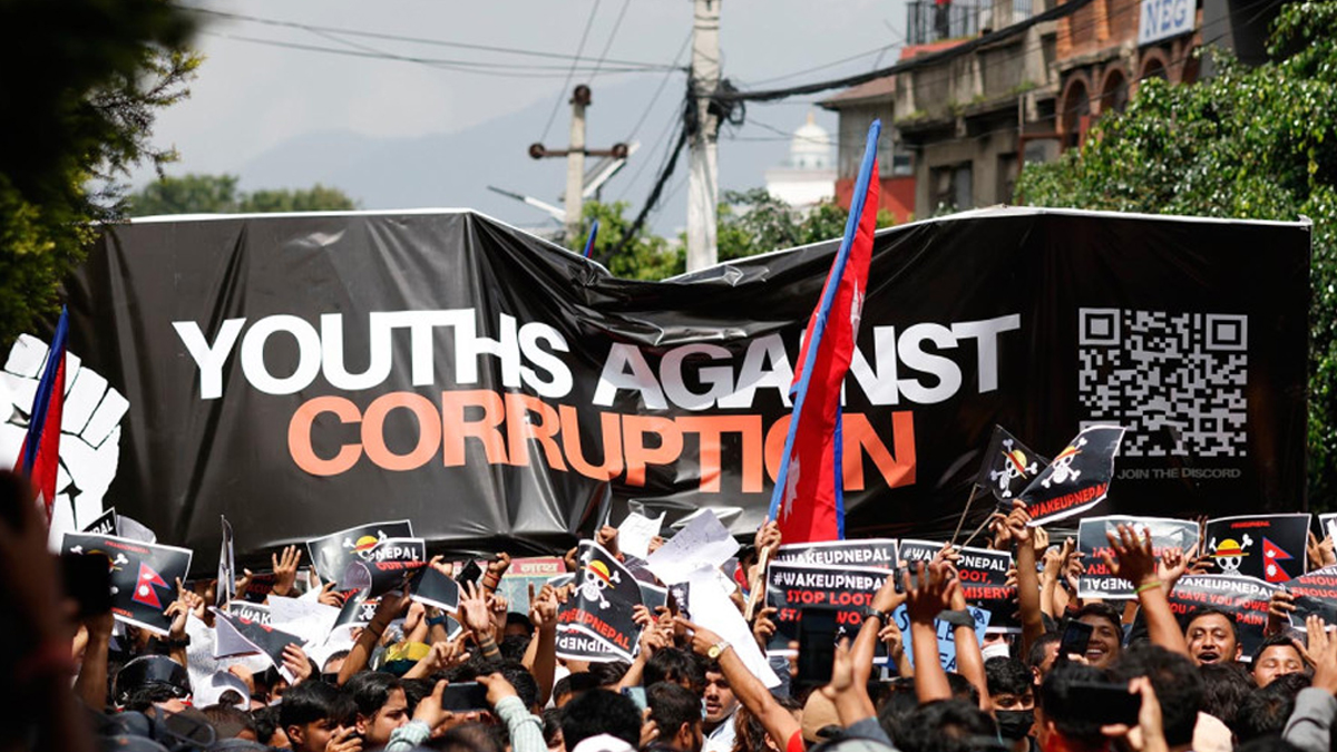 বিক্ষোভ তীব্রতর হওয়ায় মন্ত্রীদের নিরাপদ স্থানে সরিয়ে নিয়ে যাচ্ছে নেপালের সেনাবাহিনী