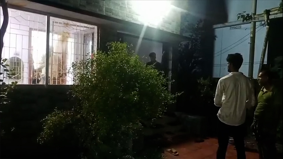 খুলনা বিএনপির সদস্য সচিব বাবুর বাড়িতে গুলি বর্ষণ ও ককটেল নিক্ষেপ