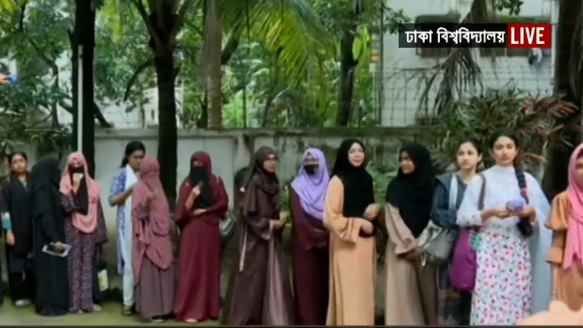 ডাকসুতে সুষ্ঠুভাবে ভোটগ্রহণ চলছে: স্বরাষ্ট্র উপদেষ্টা