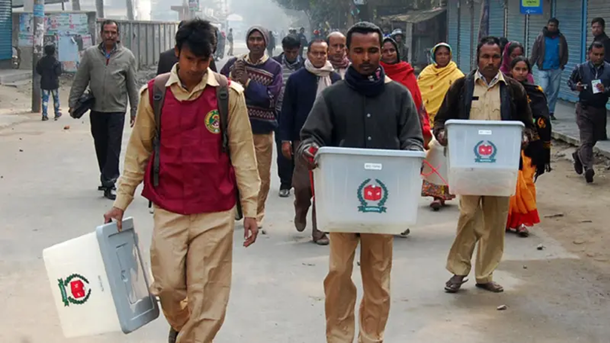 প্রশাসনে অস্থিরতা ও মবভীতি: সুষ্ঠু-শান্তিপূর্ণ নির্বাচনের চ্যালেঞ্জ